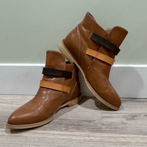 Pink Martini Brown Tan Leather Ankle Boots Slip On Flat Contrast Booties Size 37 - Picture 7 of 10